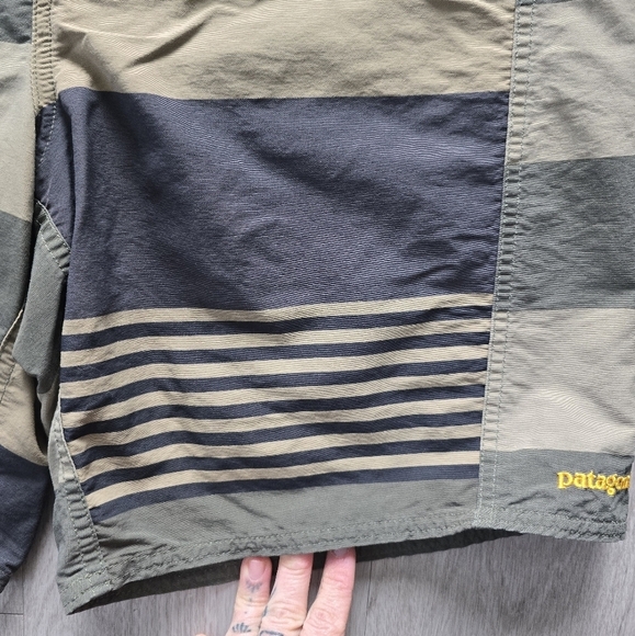 Patagonia | Wavefarer Fitz Stripe Basin Green activewear swim trunks | MENS 30" - Picture 7 of 11